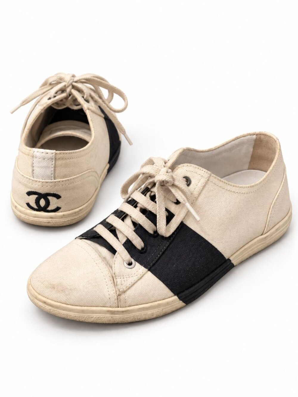 CHANEL Cream Black Canvas CC Logo Low Top Sneakers EU 39